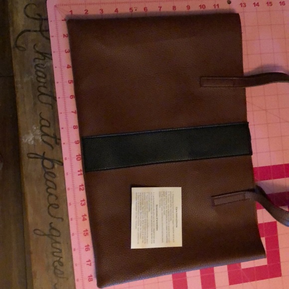 Vince Camuto Vegan leather bag never used - Picture 4 of 4